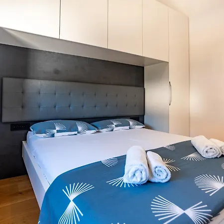 Lejlighed Veronica With Pool First Line At Sea