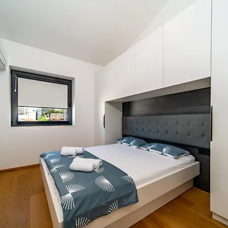 Lejlighed Veronica With Pool First Line At Sea *