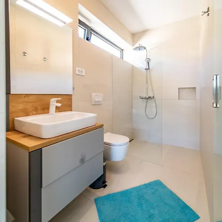 Lejlighed Veronica With Pool First Line At Sea *