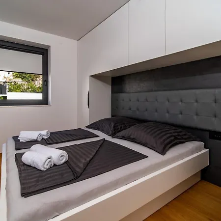 Veronica With Pool First Line At Sea