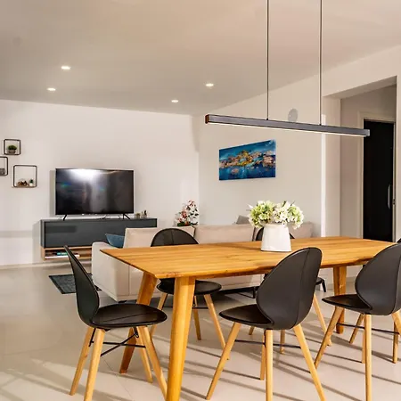 Veronica With Pool First Line At Sea Palit