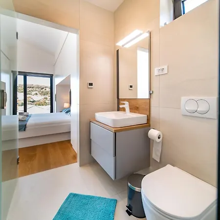 Veronica With Pool First Line At Sea