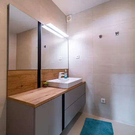 Апартаменты Veronica With Pool First Line At Sea