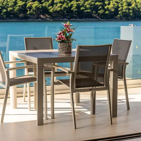 Апартаменты Veronica With Pool First Line At Sea Palit