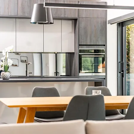 Veronica With Pool First Line At Sea Palit