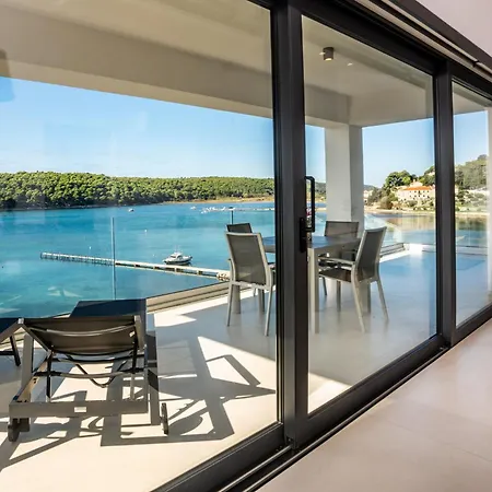 Апартаменты Veronica With Pool First Line At Sea Palit