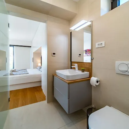 Veronica With Pool First Line At Sea