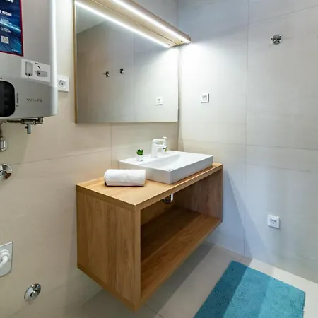 Апартаменты Veronica With Pool First Line At Sea *