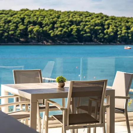 Апартаменты Veronica With Pool First Line At Sea Palit