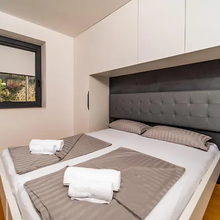 Апартаменты Veronica With Pool First Line At Sea