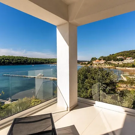 Апартаменты Veronica With Pool First Line At Sea