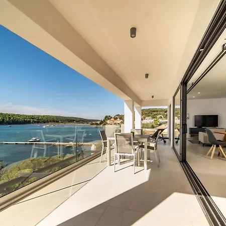 Lejlighed Veronica With Pool First Line At Sea *