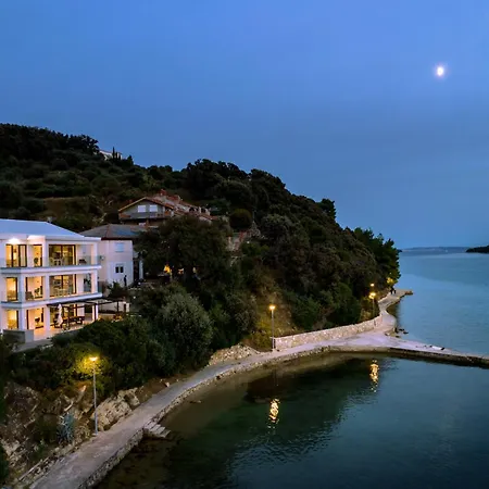 Lejlighed Veronica With Pool First Line At Sea