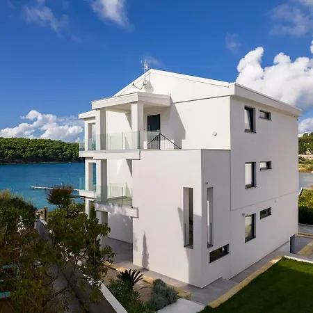 Veronica With Pool First Line At Sea