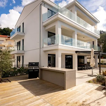 Апартаменты Veronica With Pool First Line At Sea