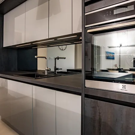 Апартаменты Veronica With Pool First Line At Sea *