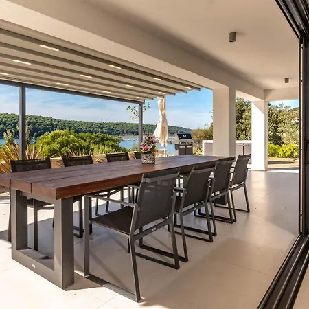 Апартаменты Veronica With Pool First Line At Sea Palit