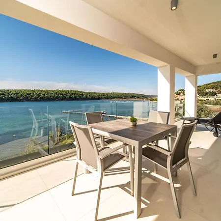 Апартаменты Veronica With Pool First Line At Sea