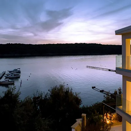 Lejlighed Veronica With Pool First Line At Sea *