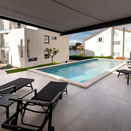 Lejlighed Veronica With Pool First Line At Sea