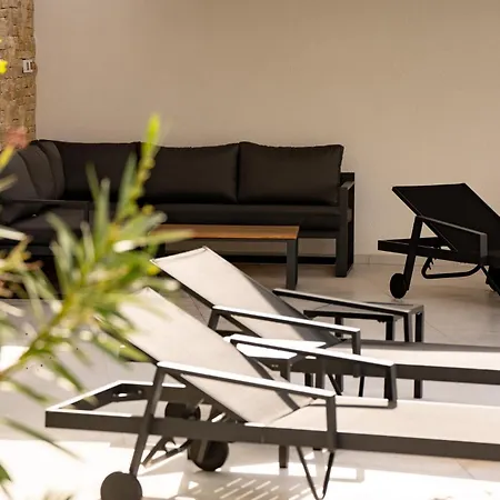 Veronica With Pool First Line At Sea