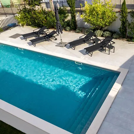 Апартаменты Veronica With Pool First Line At Sea