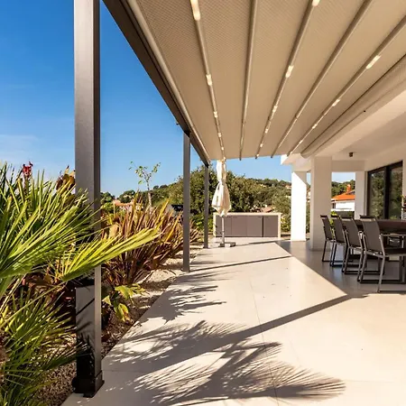 Veronica With Pool First Line At Sea Palit