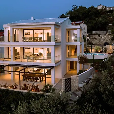 Veronica With Pool First Line At Sea Palit