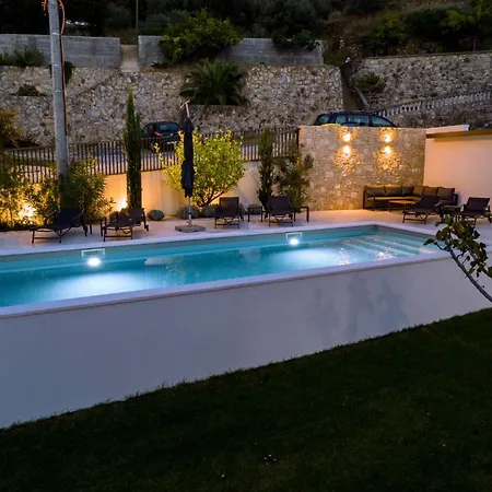 Veronica With Pool First Line At Sea Palit