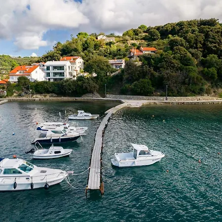 Veronica With Pool First Line At Sea Palit