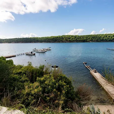 Lejlighed Veronica With Pool First Line At Sea Palit