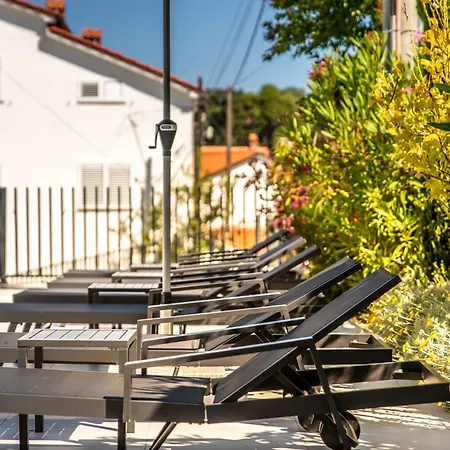 Апартаменты Veronica With Pool First Line At Sea *