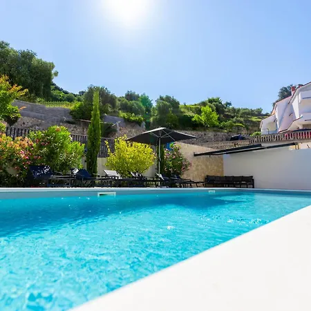 Veronica With Pool First Line At Sea Апартаменты