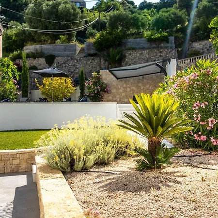 Veronica With Pool First Line At Sea Lejlighed *