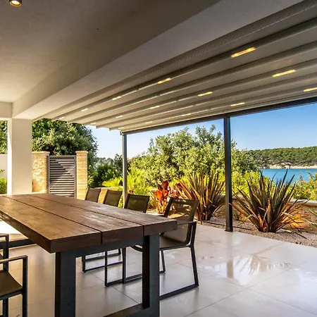 Апартаменты Veronica With Pool First Line At Sea *