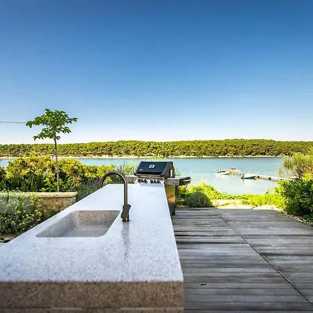 Veronica With Pool First Line At Sea Palit