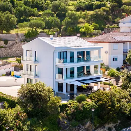 Veronica With Pool First Line At Sea Lejlighed *