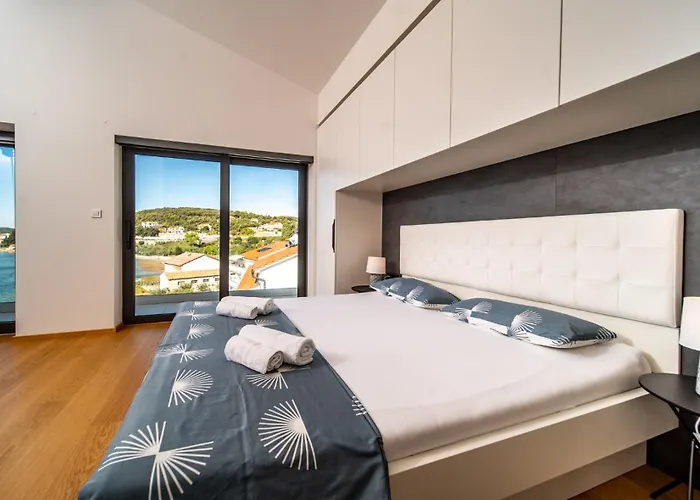 Apartment Veronica With Pool First Line At Sea Palit