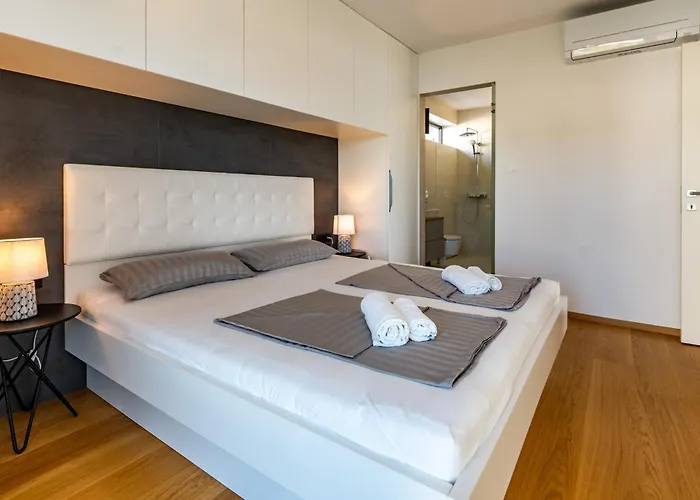 Veronica With Pool First Line At Sea Palit