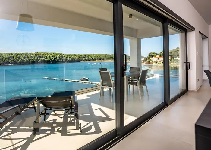 Apartment Veronica With Pool First Line At Sea Palit