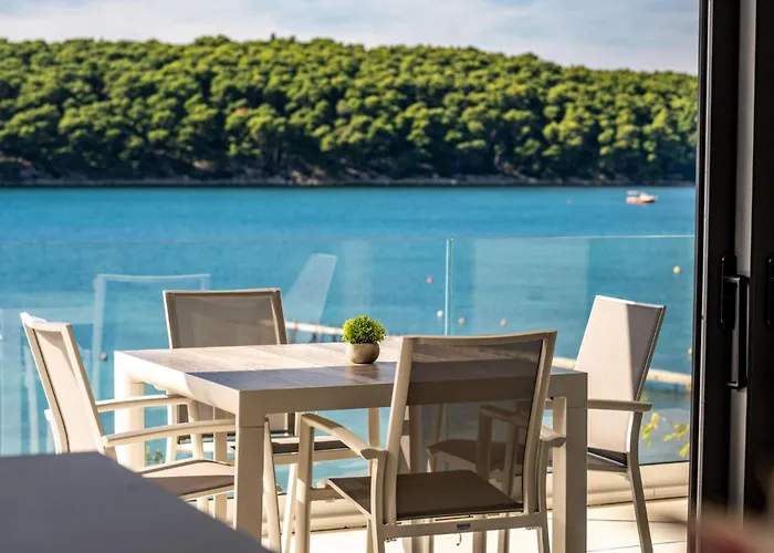 Apartment Veronica With Pool First Line At Sea Palit