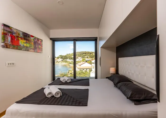 Apartment Veronica With Pool First Line At Sea Palit