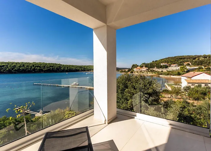 Apartment Veronica With Pool First Line At Sea