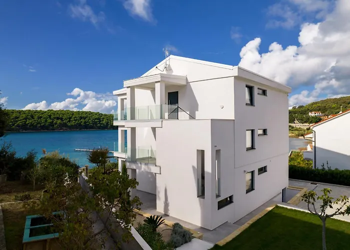 Veronica With Pool First Line At Sea