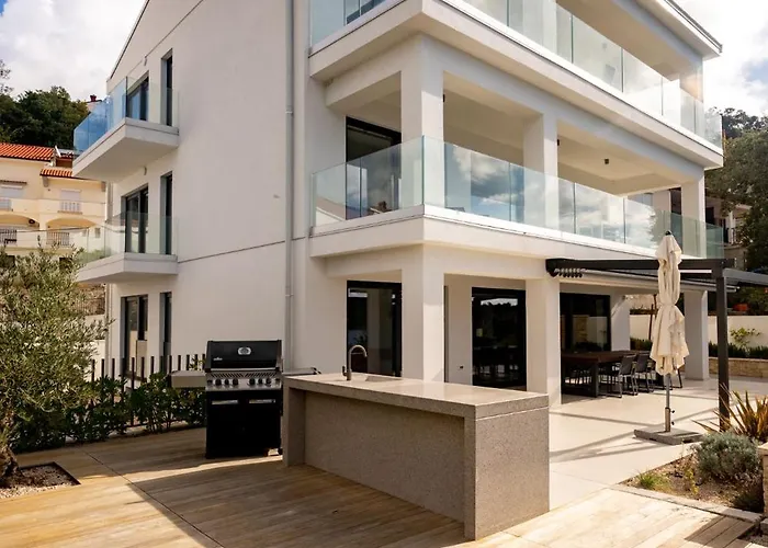 Apartment Veronica With Pool First Line At Sea