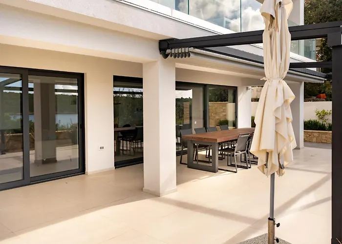 Apartment Veronica With Pool First Line At Sea