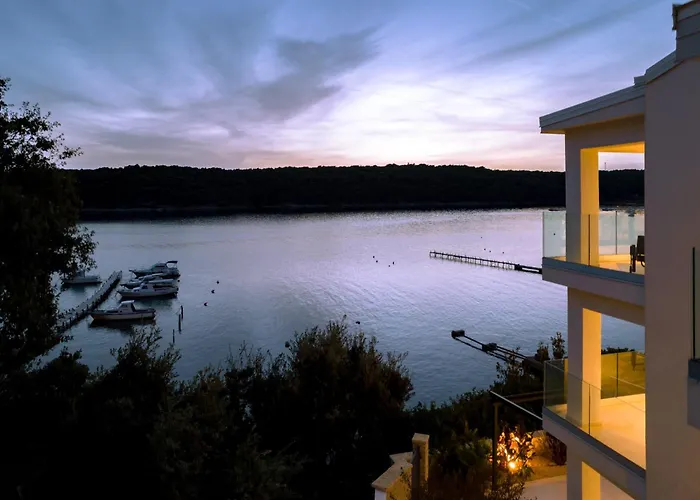 Apartment Veronica With Pool First Line At Sea *