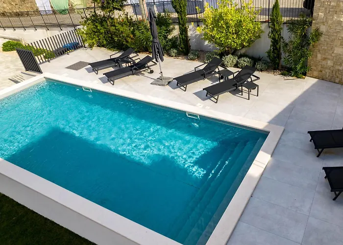 Apartment Veronica With Pool First Line At Sea