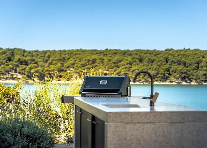 Veronica With Pool First Line At Sea Apartment *