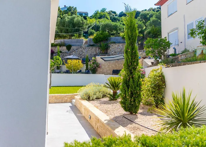 Apartment Veronica With Pool First Line At Sea *